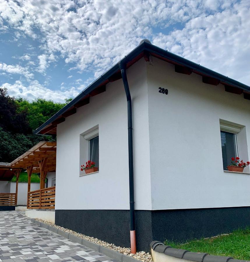 White Luxury Cottage- Matrai Vadaszhaz 4 Matraterenye Bagian luar foto